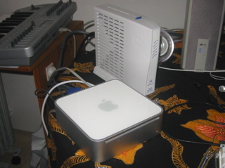 A comparison between my new Mac Mini and a Motorola SURFboard cable modem